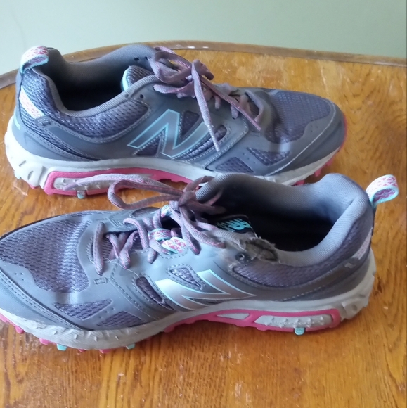 New Balance Gray And Pink Tech Aide 412 V3 Sneakers - Picture 4 of 9